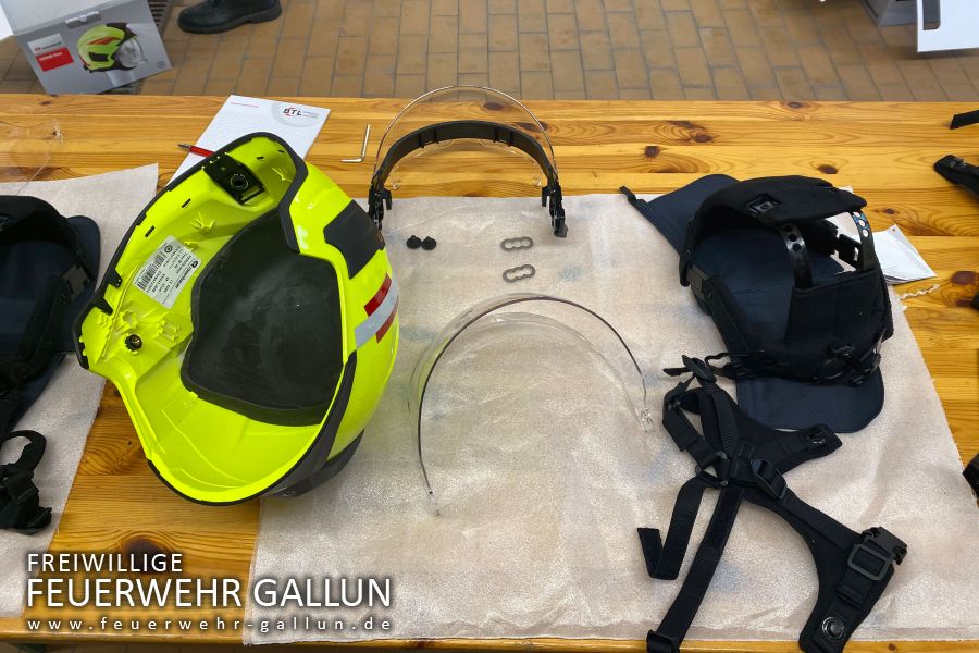 Neue Helme für die Feuerwehren der Stadt Mittenwalde